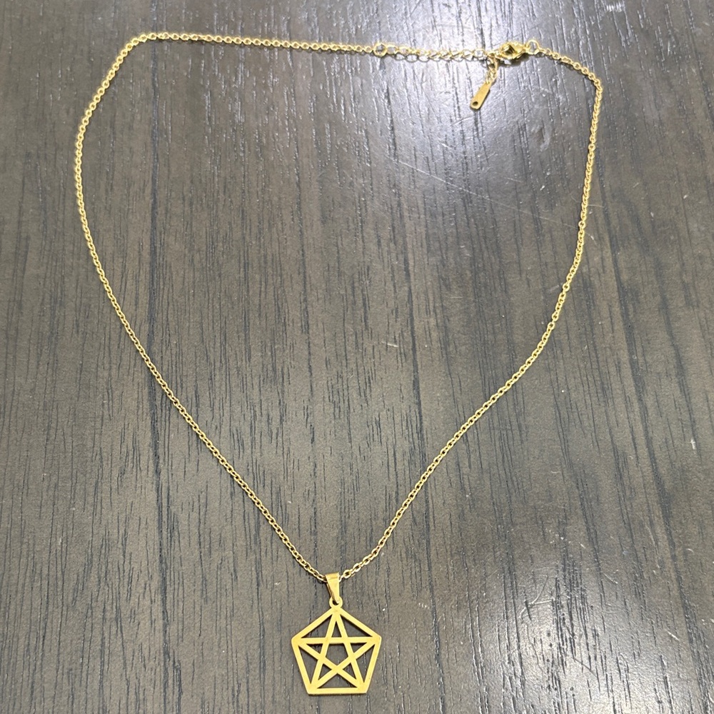 Elegant Gold Geometric Necklace